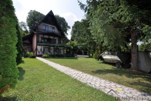 Beautiful weekend house at Modrac lake, with fish pool and garage, Priluk– FOR SALE