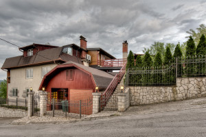 NOVA CIJENA – Prelijepa, kvalitetna villa, na samo 5 minuta od centra grada i odličnim pogledom na Tuzlu