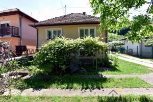 Smaller house with a registered area of ​​50 m2 built on a plot of 480 m2, in a good city location near the city center, Kojšino-FOR SALE