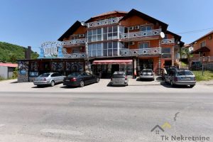 INVESTMENT-TUZLA/SIMIN HAN! Attractive residential and business building with a total area of approx. 530 m2 built on a plot of 541 m2, located in a fantastic traffic location ideal for all business activities