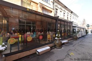 KORZO – Pješačka zona – Atraktivan, potpuno adaptiran Caffe Bar površine 90,38 m², sa kompletnim inventarom na najatraktivnijoj lokaciji u gradu