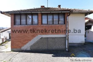 FOČANSKA STREET! A house with a registered pool of 77 m² with an outbuilding and a yard of 266 m², Tuzla-FOR SALE
