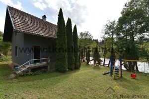 RIBNICA-INVESTMENT! Two cottages built on a beautiful plot of 1010 m² next to the Krivaja river, with a beautiful cultivated yard and a private beach, suitable for the development of tourism