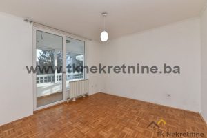 Dvosoban stan novije gradnje površine 49,46 m², na 2. spratu sa zatvorenom lođom, Slavinovići