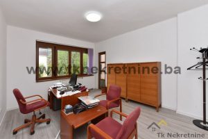 CENTAR – Kancelarije površine 68 m², 1. sprat, pored MUP-a TK i Kantonalnog suda