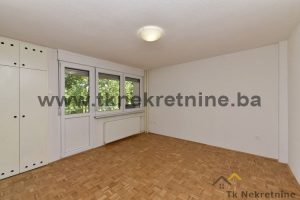 SLATINA – Adaptiran dvosoban površine 57 m², 1. sprat, pored Doma zdravlja