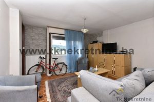 SJENJAK! Funkcionalan dvosoban stan površine 48,00 m² sa ostavom i prostranom terasom sa velikim potencijalom na atraktivnoj lokaciji