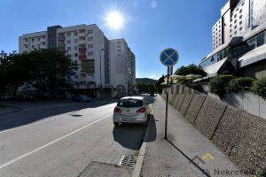 NOVIJA GRADNJA – STUPINE A2 – Namješten trosoban stan za studente, površine 68,81 m², pored Hotela Tuzla