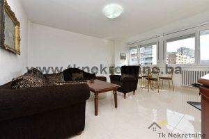 SLATINA! Atraktivan adaptiran trosoban stan, uknjižene površine 70 m² sa ostavom i balkonom