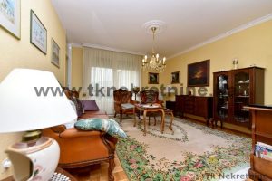 SJENJAK! High-quality renovated spacious two-bedroom apartment with two large loggias of 81 m²