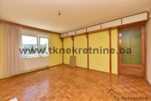 BRČANSKA MALTA – Funkcionalan trosoban stan novije gradnje, površine 88 m², sa uknjiženom ostavom 4 m² u ulazu pored stana