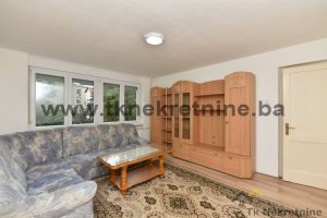 BULEVAR – Dvosoban stan površine 58 m², pored “Farah” kozmetičkog salona i OŠ “Novi Grad”