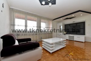 SLATINA! Kvalitetno adaptiran prostran troiposoban stan 84 m² sa lođom na atraktivnoj lokaciji