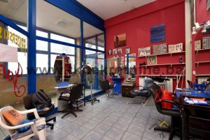 Manji poslovni prostor površine 18,10 m², sa kompletnim inventarom za frizerski salon, TC “Sjenjak”