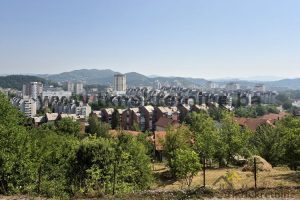 House with 3 apartments and great city view, on the land plot 534 m², settlement Zlokovac, Tuzla – FOR SALE