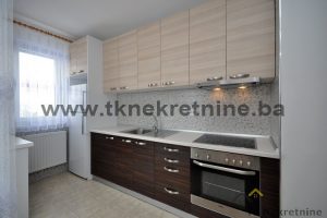 Namješten trosoban stan za studente, površine 68,10 m², u blizini T.C. “Tuzlanka” i većine fakulteta, Irac