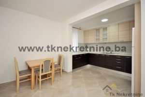 STUPINE A1 – Namješten trosoban stan za studente, površine 70 m², pored Hotela Tuzla