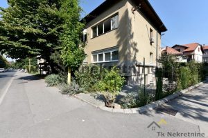 INVESTMENT CENTER! Newly adapted, spacious four-room apartment with an area of 126.72 m² and a smaller business premises with a registered area of 21.22 m² located in the very center of Tuzla!