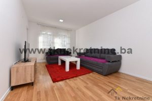 NOVOGRADNJA! Kvalitetan, namješten dvosoban stan sa otvorenom lođom, površine 43,55 m², naselje OAZA