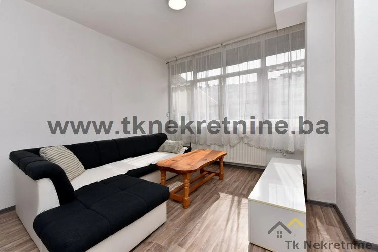 Potpuno namješten dvosoban stan površine 42 m², niže spratnosti, Novo Naselje, Solina