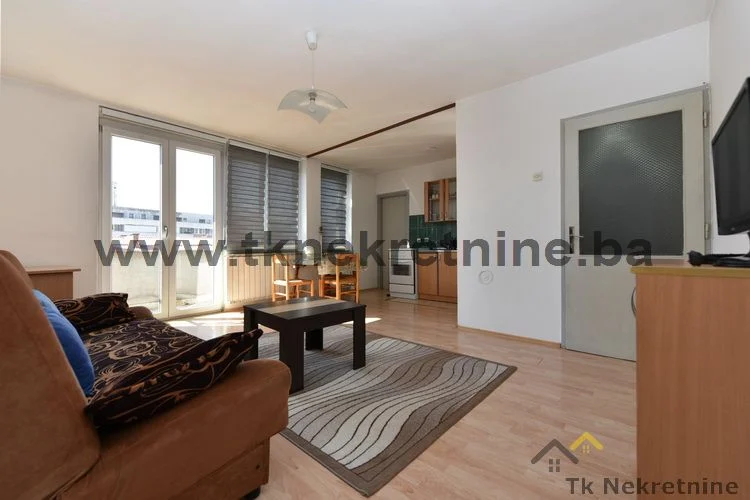 SLATINA! Adaptiran namješten dvosoban stan, površine 49 m², sa prostranom terasom